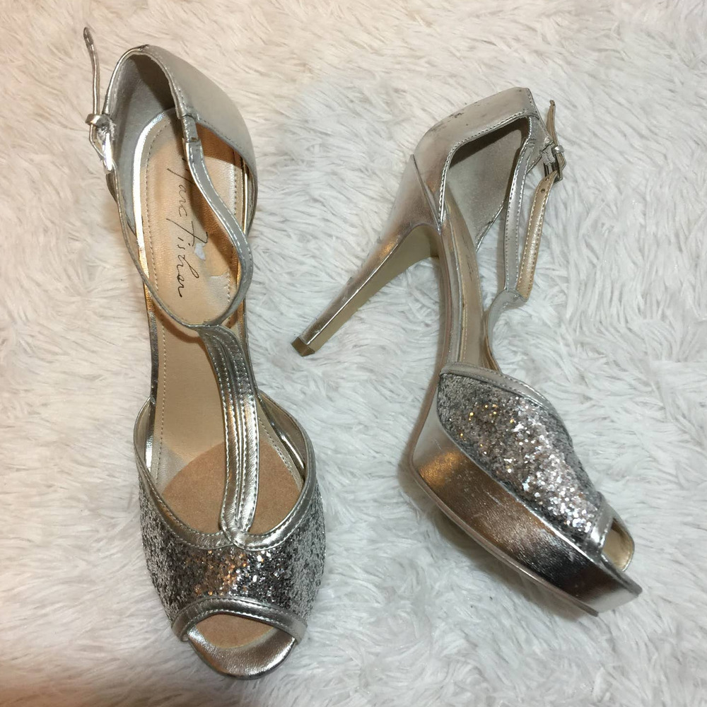 Marc Fisher Tippy 2 Silver Glitter Heels Peep Toe Sz 9 Platforms Sparkle T-strap